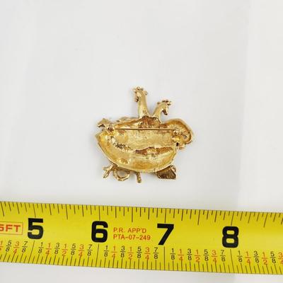 AVON GOLD TONED NOAHS ARK PIN