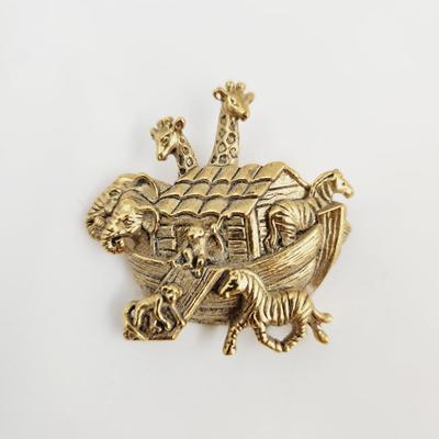 AVON GOLD TONED NOAHS ARK PIN
