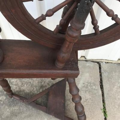 Antique primitive Colonial Wooden Country Spinning Wheel