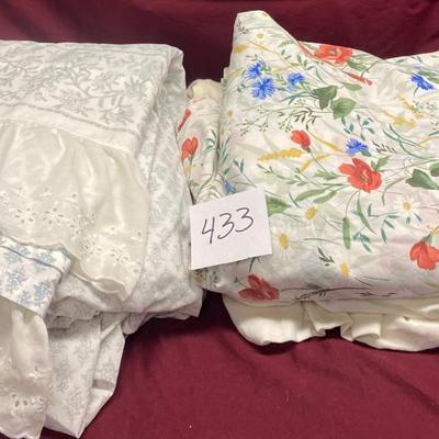 2 Sets of Queen Sheets