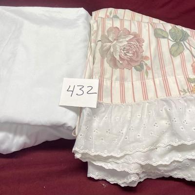 2 Sets of Queen Sheets