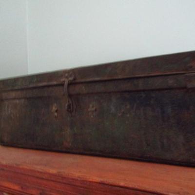 Vintage Metal Footlocker (SR)