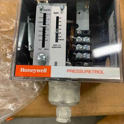 Honeywell Pressuretrol Proportioning Controller L91B  1050/U  NIB