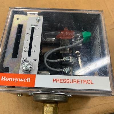 Honeywell Pressuretrol L404C 1147 NIB
