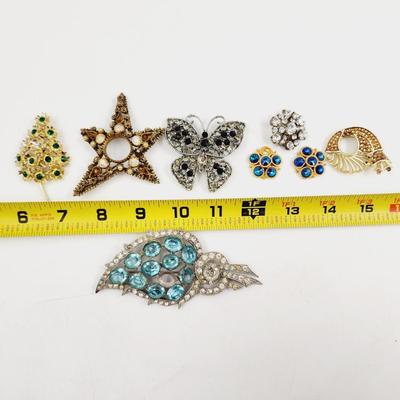 MISSING PIECES LOT OF VINTAGE BROOCHES