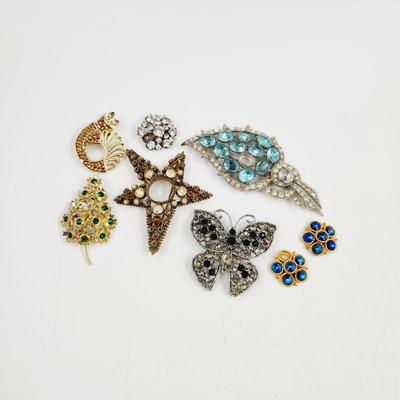 MISSING PIECES LOT OF VINTAGE BROOCHES