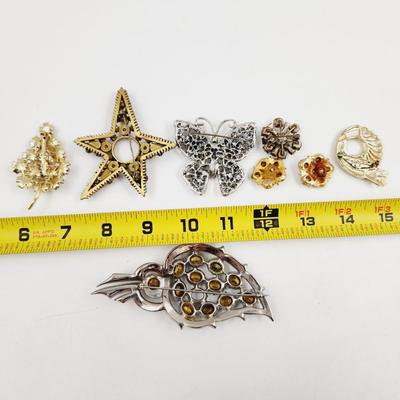 MISSING PIECES LOT OF VINTAGE BROOCHES