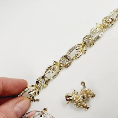 VINTAGE MISSING PIECES LOT OF NECKLACES & BROOCH