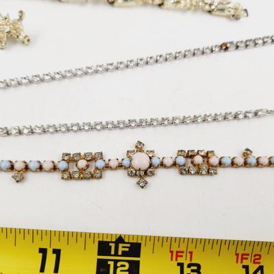 VINTAGE MISSING PIECES LOT OF NECKLACES & BROOCH