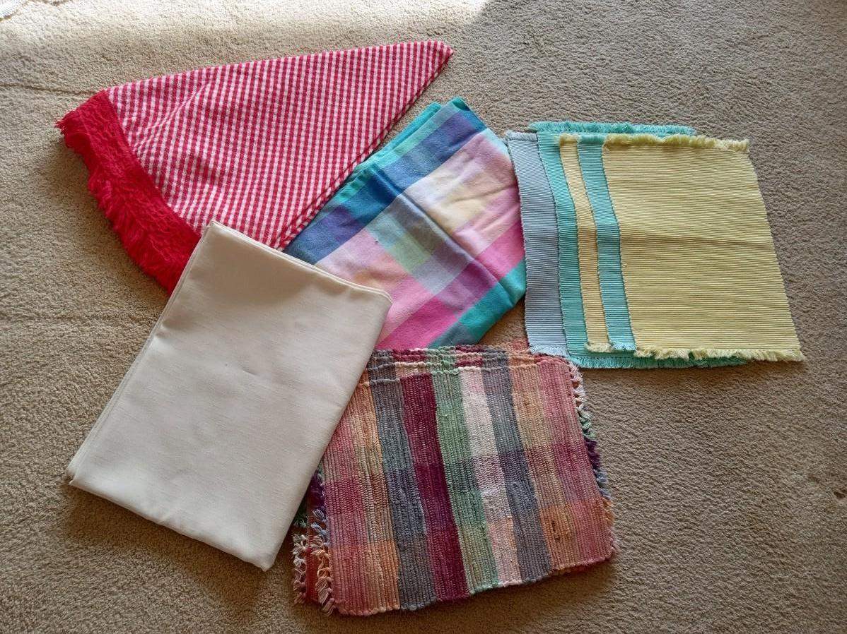 LINEN TABLECLOTHS AND PLACEMATS