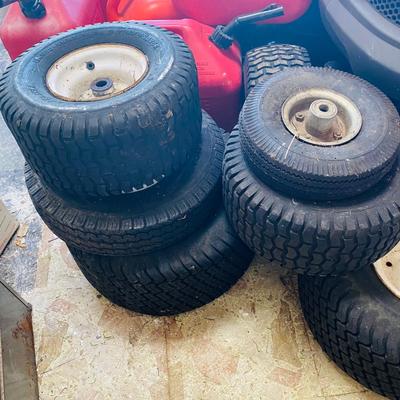 Club Car Golf Cart Wheel Hubcaps and Tires (G-SL)