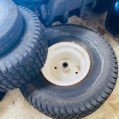Club Car Golf Cart Wheel Hubcaps and Tires (G-SL)
