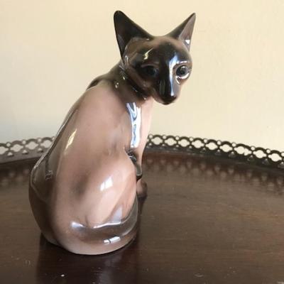 Fine porcelain Siamese cat figurine