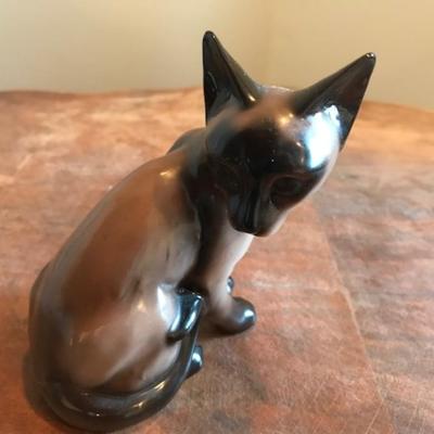 Fine porcelain Siamese cat figurine