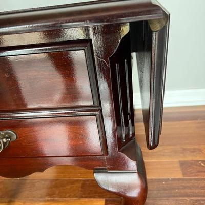 THOMASVILLE End Table With Sides **See Discription**