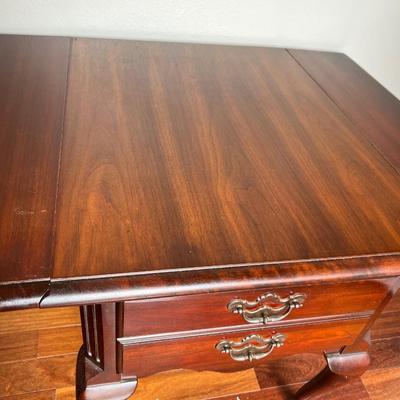 THOMASVILLE End Table With Sides **See Discription**