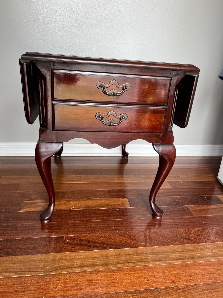 THOMASVILLE End Table With Sides **See Discription**