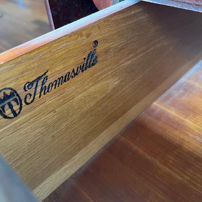 THOMASVILLE End Table With Sides **See Discription**