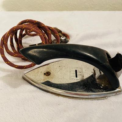 Vintage Kitchen Items (GR-SL)