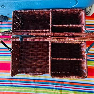 Igloo Cooler & Picnic Basket  (BR1-JM)