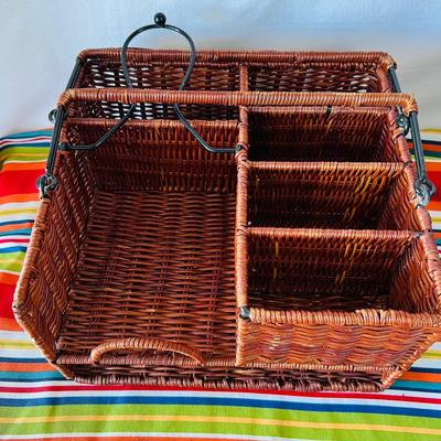Igloo Cooler & Picnic Basket  (BR1-JM)