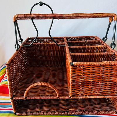 Igloo Cooler & Picnic Basket  (BR1-JM)