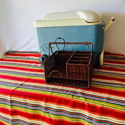 Igloo Cooler & Picnic Basket  (BR1-JM)