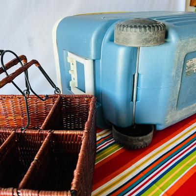 Igloo Cooler & Picnic Basket  (BR1-JM)