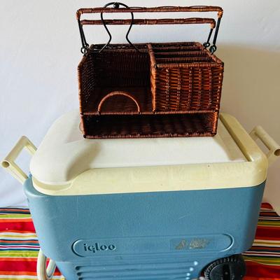 Igloo Cooler & Picnic Basket  (BR1-JM)