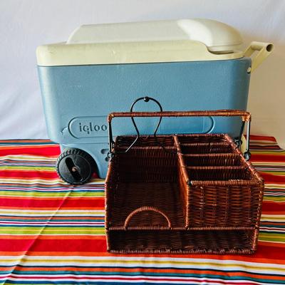 Igloo Cooler & Picnic Basket  (BR1-JM)