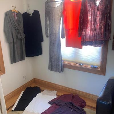 Lot of 9 dresses, size medium