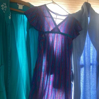 Large lot of clothing, mostly mediums, a couple of smalls and larges