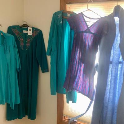 Large lot of clothing, mostly mediums, a couple of smalls and larges