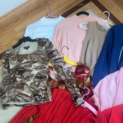 Large lot of clothing, mostly mediums, a couple of smalls and larges