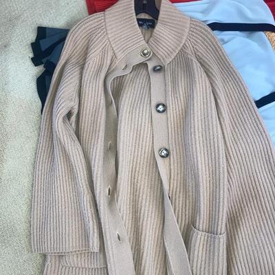 Large lot of clothing, mostly mediums, a couple of smalls and larges