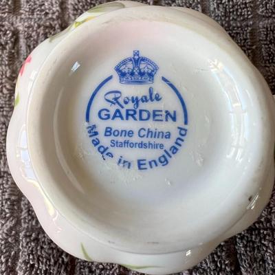 Vintage Royale Garden Staffordshire England Bone China Floral Tea Cup