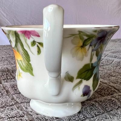 Vintage Royale Garden Staffordshire England Bone China Floral Tea Cup