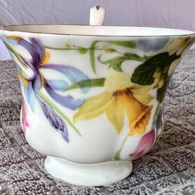 Vintage Royale Garden Staffordshire England Bone China Floral Tea Cup