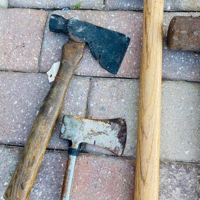 Lot of Axes and Sledgehammers (G-SL)