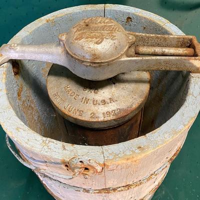 White Mountain Crank Ice Cream Freezer
