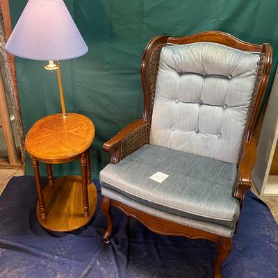 Vintage Chair w/ End Table w/ Lamp