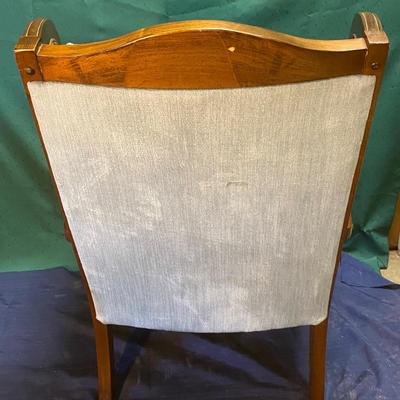 Vintage Chair w/ End Table w/ Lamp