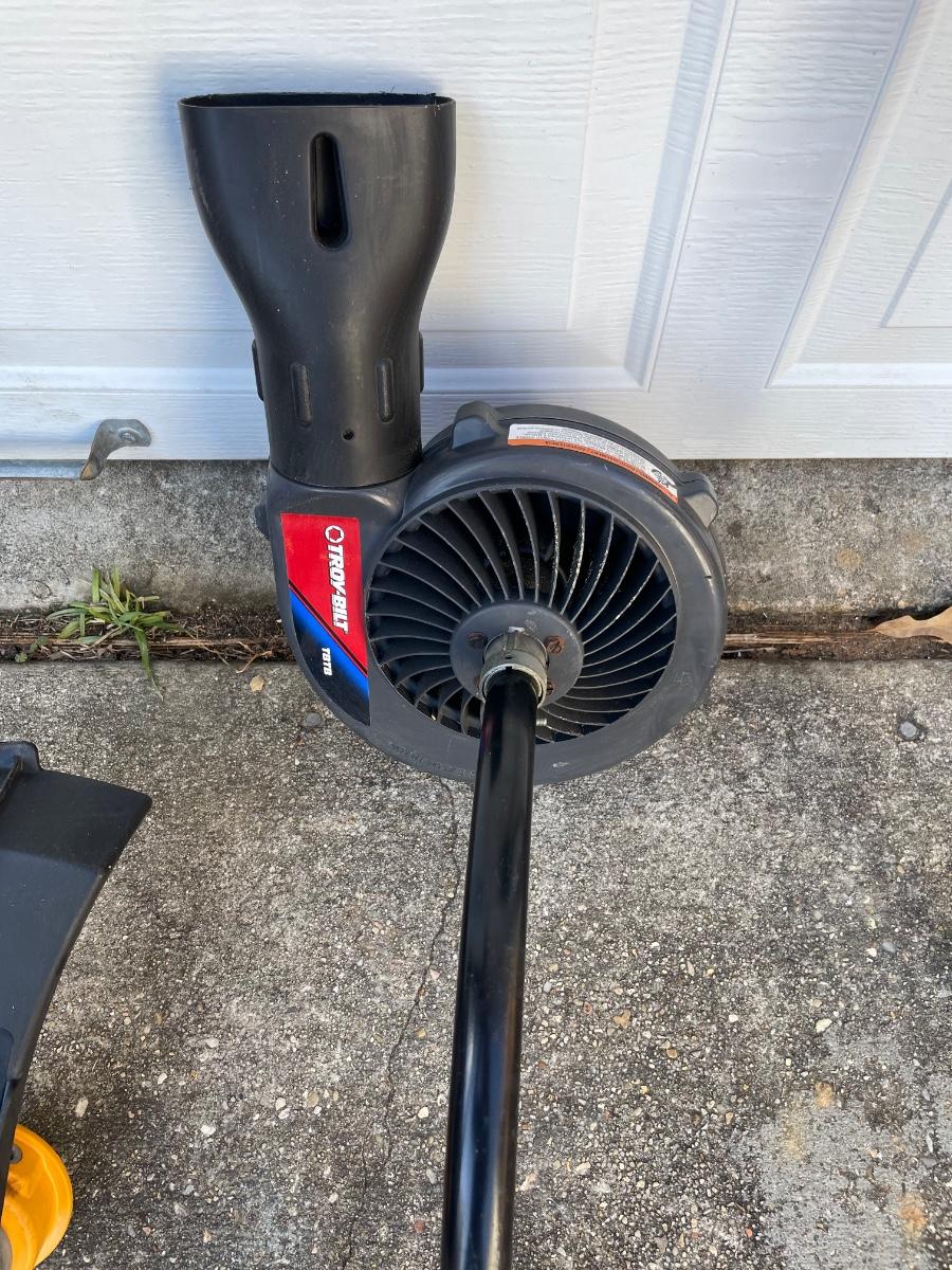 Troy Bilt 4 Cycle Gas Weedeater Combo ASIS