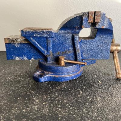 Wilton 4â€ Heavy Duty Bench Vise w/ Swivel Base