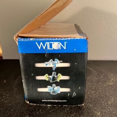 Wilton 4â€ Heavy Duty Bench Vise w/ Swivel Base
