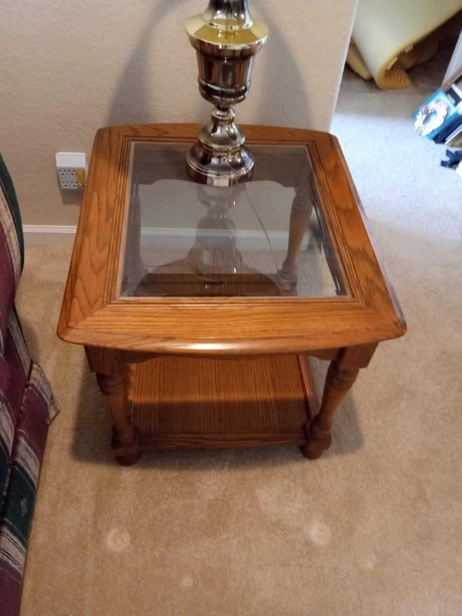 2 TIER OAK END TABLE WITH BRASS LAMP