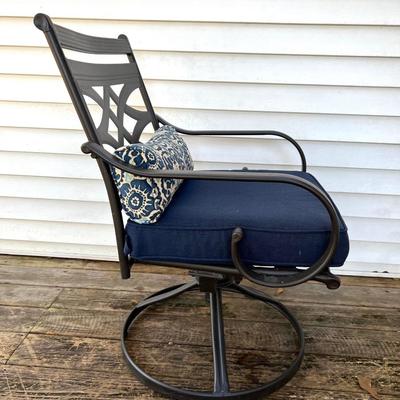 Outdoor Patio Set With 4 Swivel/Rocking Chairs