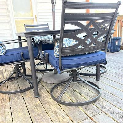 Outdoor Patio Set With 4 Swivel/Rocking Chairs