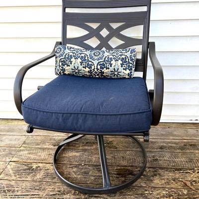 Outdoor Patio Set With 4 Swivel/Rocking Chairs