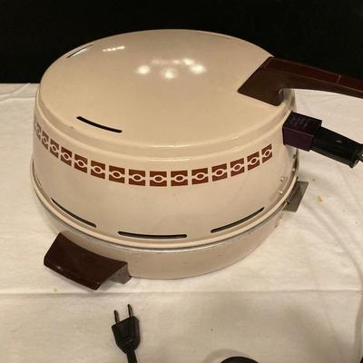 Vintage Mirro bun warmer